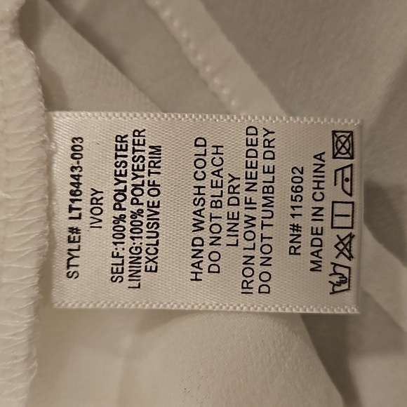 💕LUSH💕 Lace Trim V-Neck Camisole ~ White Ivory L NWT - Picture 9 of 9